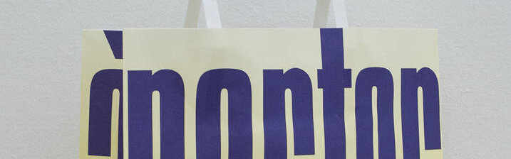 Prêt-à-porter?! L'histoire du sac plastique et papier en Suisse