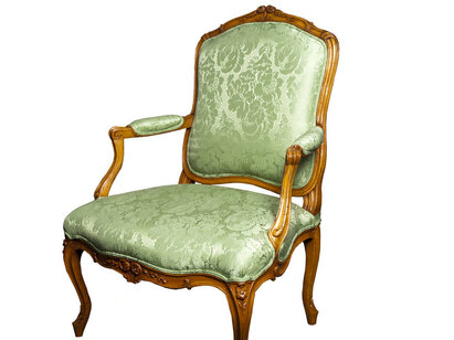 Fauteuil à la Reine, Jean-Baptiste Gourdin (1723-1781), 1750-1770, hêtre, garniture en soie verte (moderne). AA 3117