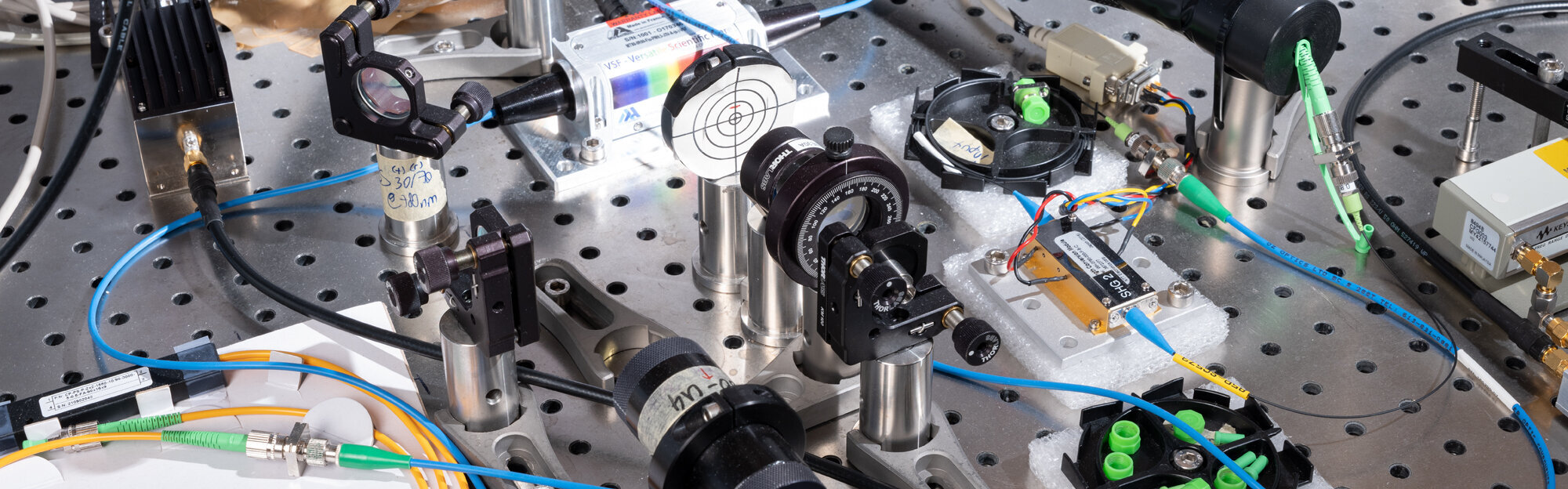 À la poursuite du temps. Visite du Laboratoire Temps-Fréquence