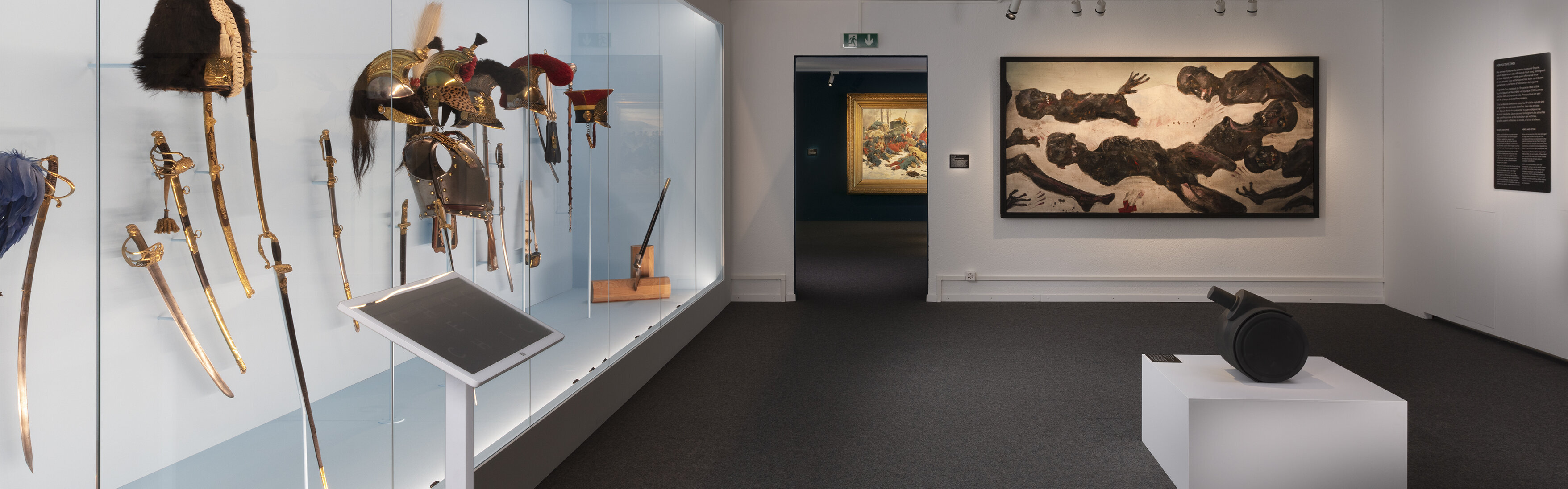 Movements. Permanent exhibition. Room view, Héros et victimes.