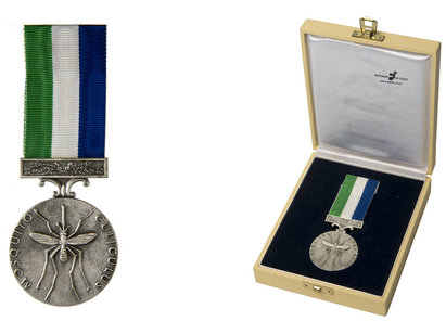 République de Sierra Leone, Mosquito Medal, 1973, Huguenin Médailleurs, argent et textile, assemblage. CN 2015-2099