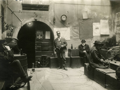 Anonyme, Hôtel des Caisses à Neuchâtel, début du 20e siècle, photographie. H 2014-21-23
