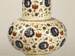 Vase couvert, Heimberg ou Steffisbourg, 1880-1900, terre cuite engobée, décor gravé et peint. AA 1989-60
