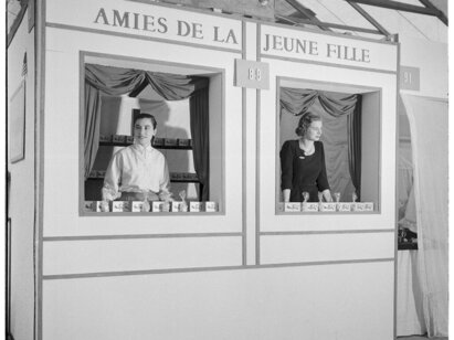 Henry Brandt, Stand des Amies de la jeune fille, 1950-1959, négatif, HB 4.50.21.a.8