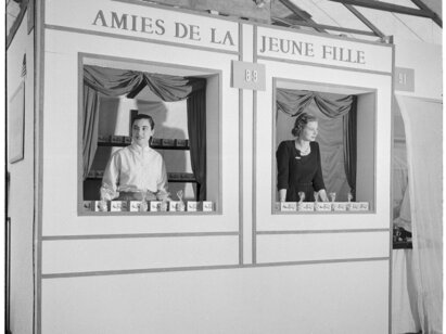 Henry Brandt, Stand des Amies de la jeune fille, 1950-1959, négatif, HB 4.50.21.a.8