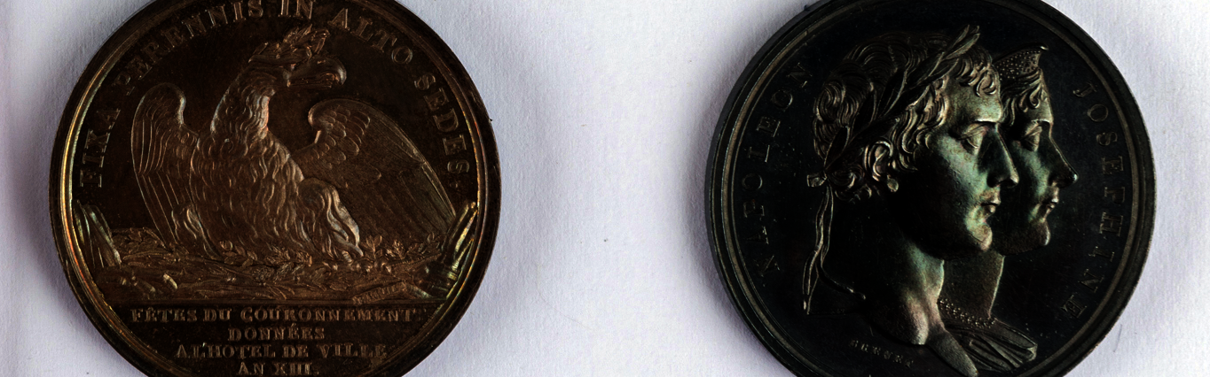 Médaille commémorative des fêtes du couronnement de Napoléon Ier et Joséphine en 1804, Nicolas Guy Antoine Brenet, Paris, Monnaie des médailles, 1804, Argent. ©MahN CN 5861 — Photo: Maciej Czepiel