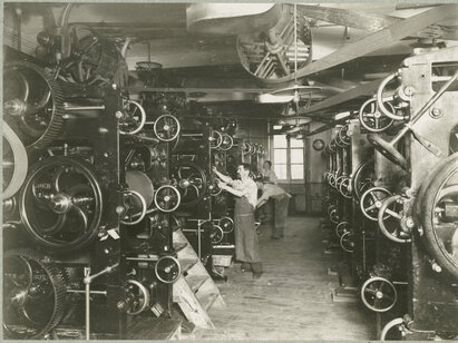 Ph. et E Link., Atelier de broyage de la fabrique Suchard de Serrières, vers 1910, tirage argentique. ST 2952.24