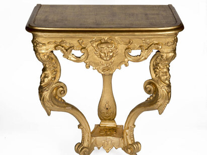Console, France, premier quart du 18e siècle, bois, dorure. AA 3019
