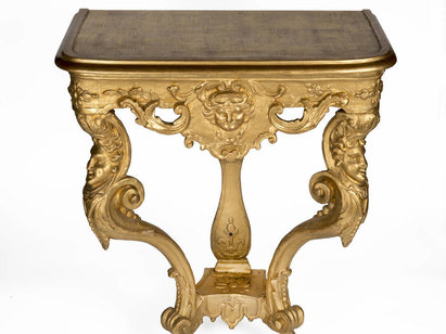 Console, France, premier quart du 18e siècle, bois, dorure. AA 3019