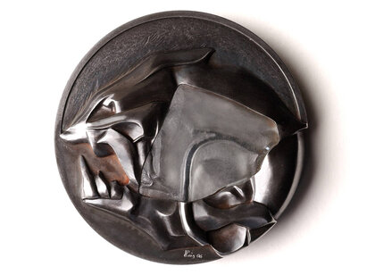 Jacques Rais (1964), Organic, 2006, acier et verre, taille directe et patiné. CN 2007-20