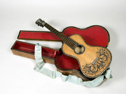 Guitare de l'Impératrice Marie-Louise, Johann Georg Stauffer, Vienne, 1810, lutherie, ébénisterie, marqueterie. AA 3847